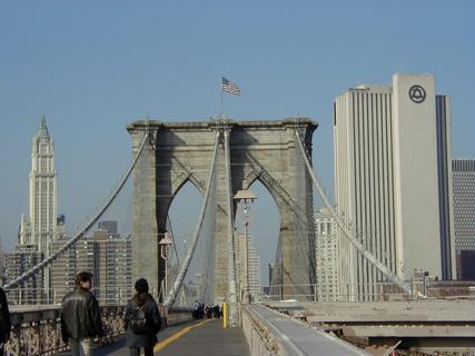 Brooklyn Bridge<br>Location: <a href="https://www.google.com/maps/search/?api=1&query=40.70598,-73.99662" target="_new">Brooklyn Bridge</a>